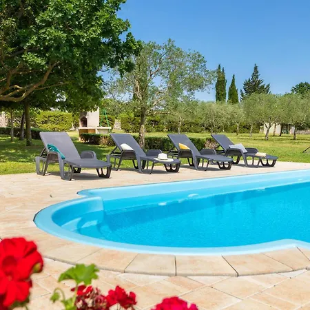 Awesome In With Kitchen Holiday home *